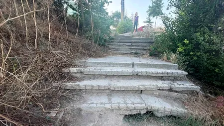 Imaginile plângerii la Constanța. Cum arată accesul la plajă în orașul de la malul mării. Trecătorii se pot răni grav