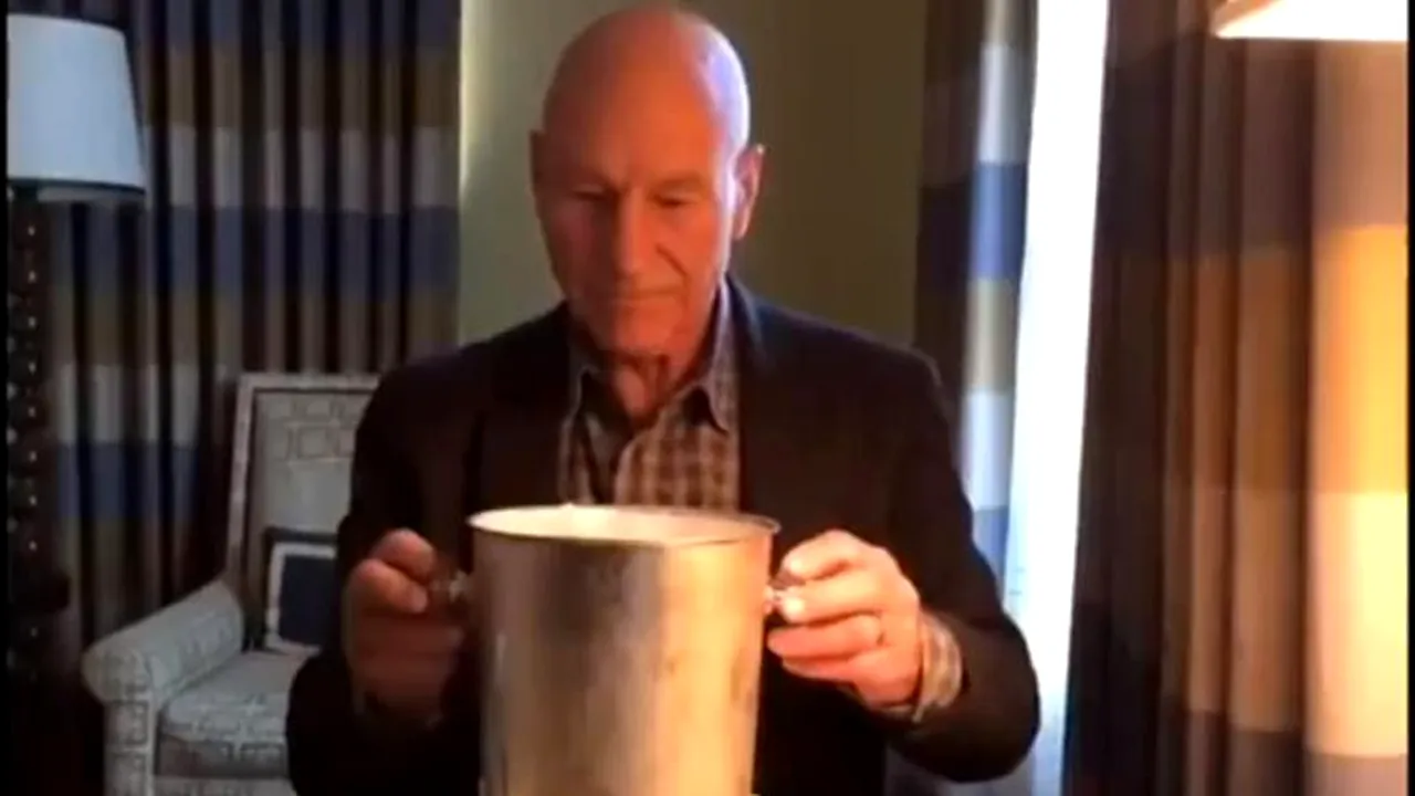 Cel mai elegant mod de a face față provocării „ALS Ice Bucket Challenge