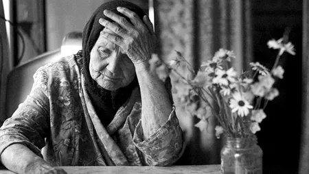 O bătrână a dorit să cumpere o plapumă de la doi vânzători ambulanți. Ce a urmat