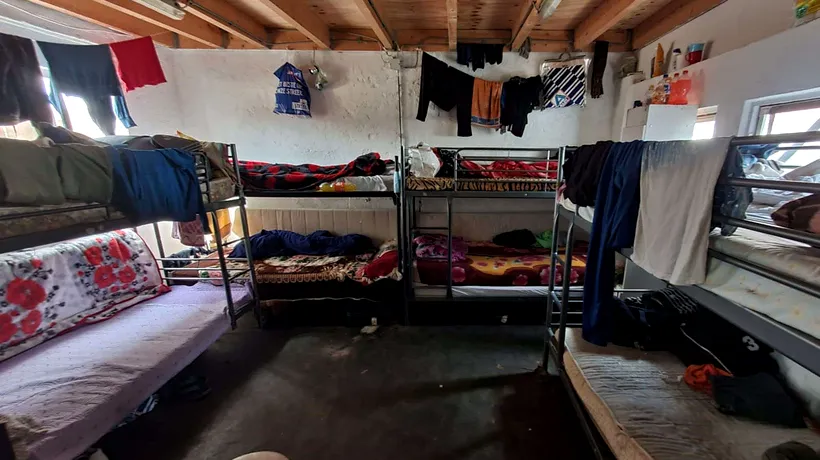 Zeci de migranți români, cazați în condiții inumane în Olanda. Autoritățile au decis doar să îl avertizeze pe angajator
