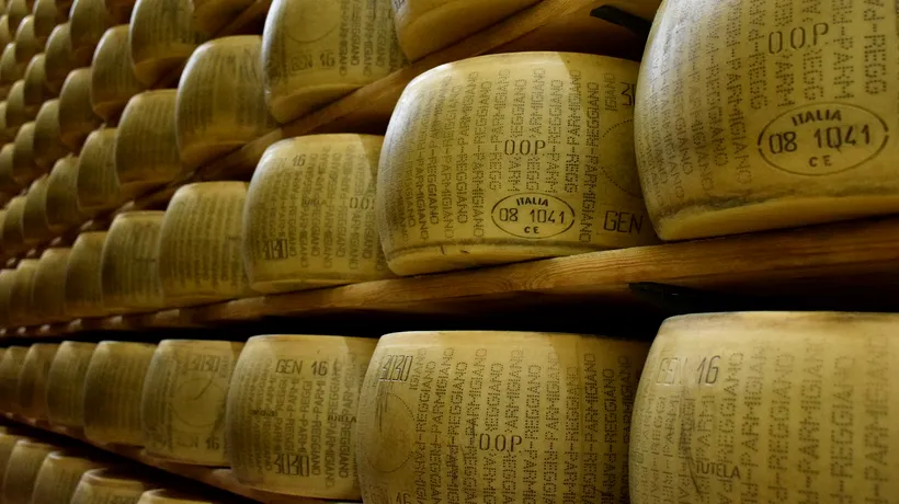 Moartea bizară a unui producător de brânzeturi din Italia. Bătrânul Giacomo a fost STRIVIT de roțile de parmezan din depozit