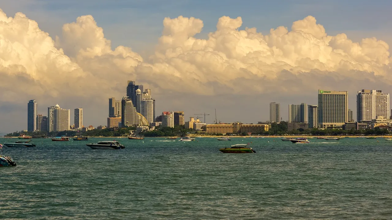 Un român de 63 de ani A MURIT, după ce a căzut de la etajul 4 al unui hotel din Pattaya, Thailanda