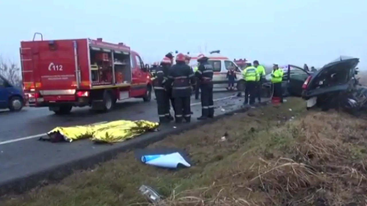 Grav accident de circulație în Vrancea: trei persoane au murit după ce două mașini s-au ciocnit frontal