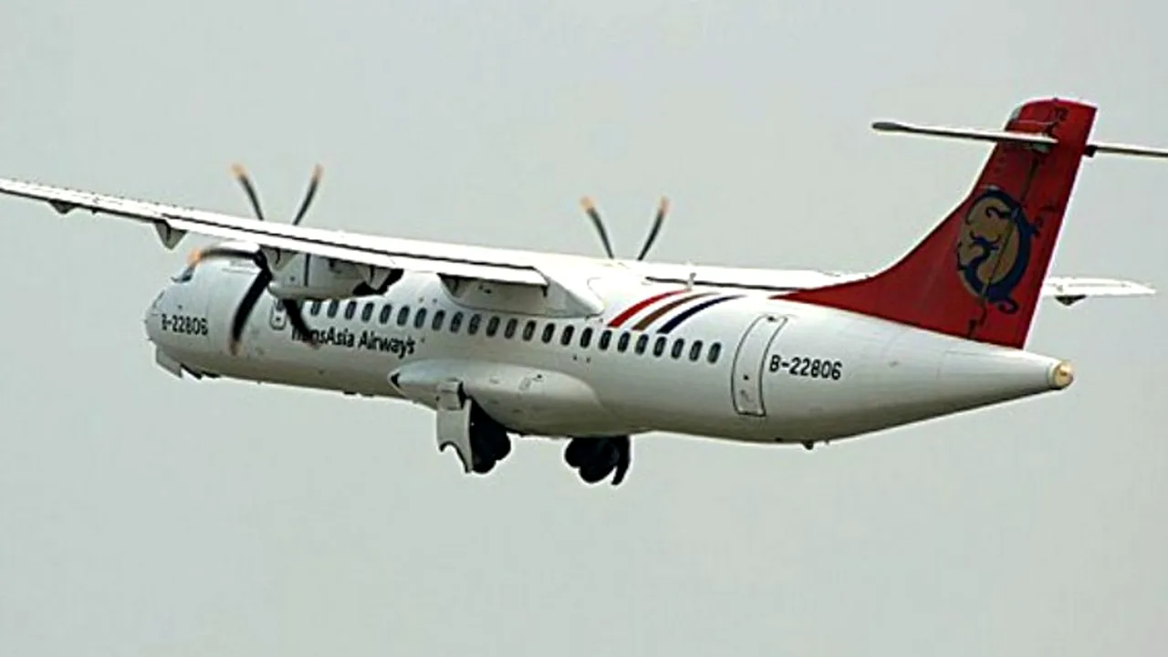 Un avion de pasageri S-A PRĂBUȘIT în Taiwan: 47 de oameni ar putea fi morți