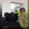 VIDEO | Scandal într-o școală din Bihor. Trei elevi au venit beți la cursuri, unul a fost pus la pământ de polițiști
