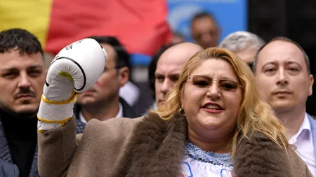 Diana Șoșoacă încearcă a doua oară să intre în cursa prezidențială / Cu mănuși de BOX la BEC / „Sistemul nu e pregătit pentru oameni ca noi”