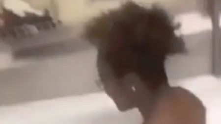 Un nou caz Florida Man: Un adolescent, filmat în timp ce face baie în chiuveta unui fast-food - VIDEO