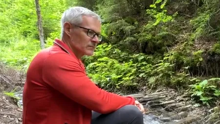 Un ghid francez, îndrăgostit de ROMÂNIA, îi aduce pe turişti să viziteze o cascadă din Bucovina: „Mi-a făcut o impresie extraodinară”