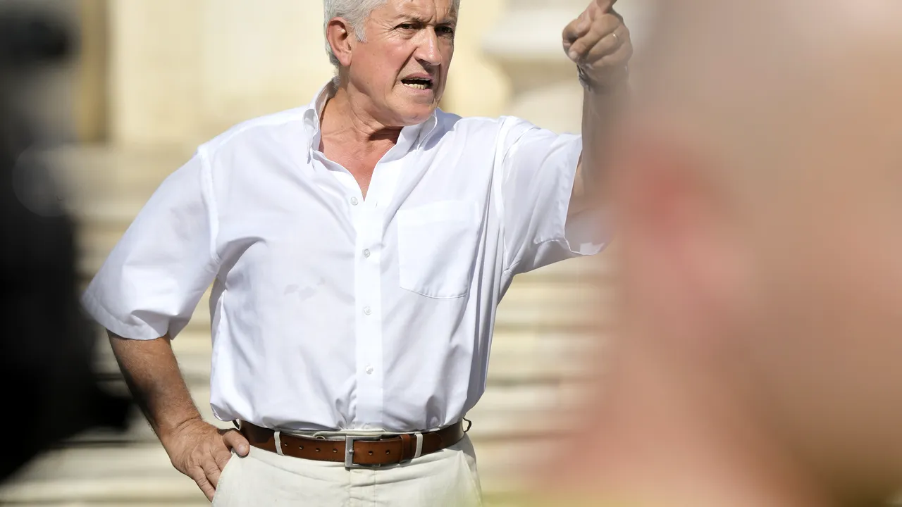 Băsescu: Mircea Diaconu arăta în fața Ateneului Român ca un aurolac de prin Cișmigiu. Era transpirat tot și nici nu știu dacă avea cămașa curată