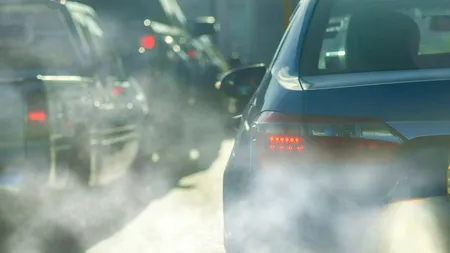 Unul dintre cei mai mari producători de autoturisme de lux critică planul UE de a INTERZICE mașinile pe benzină și motorină din 2035: „Treziți-vă”