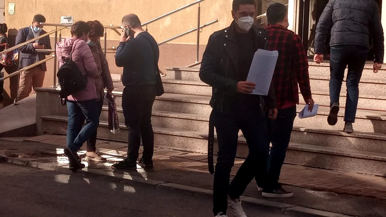 Cozi, nervi și stres pentru microgranturile acordate de Guvern/ Antreprenorii, nemulțumiți că antrenează cheltuieli fără garanția că vor primi banii europeni: Principiul „primul venit, primul servit” e ca la coadă la portocale (EXCLUSIV)