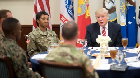 Trump îl compătimește pe fostul său consilier și amintește cum a scăpat Hillary Clinton: 