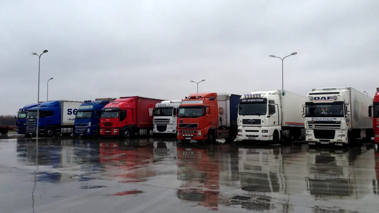 Încă un român șofer de TIR mort în străinătate. A fost găsit într-o parcare din Italia, cu tăieturi pe mâini