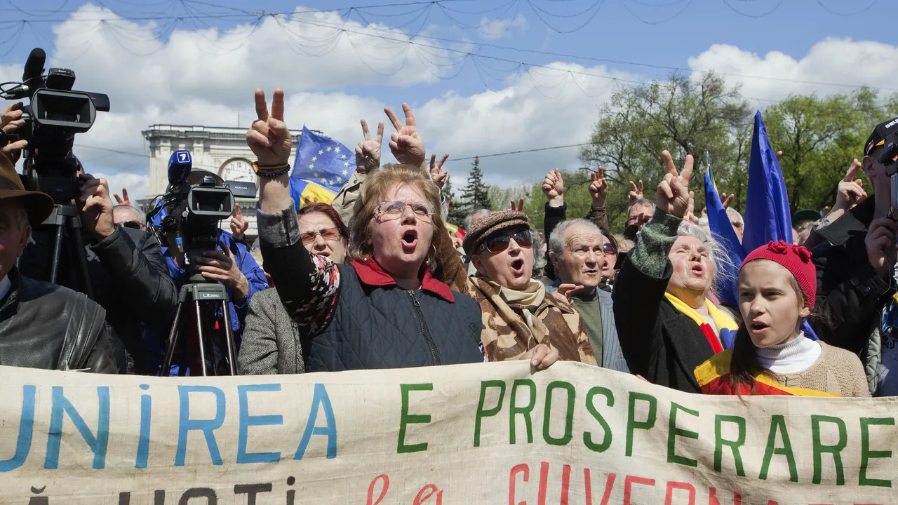 Socialiștii din Republica Moldova au cerut interzicerea organizațiilor care promovează unirea cu România