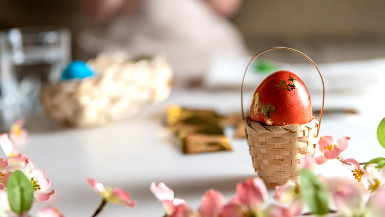 Câte zile libere legale au angajații de Paște, anul acesta. Ce sancțiuni riscă patronii care nu respectă legea