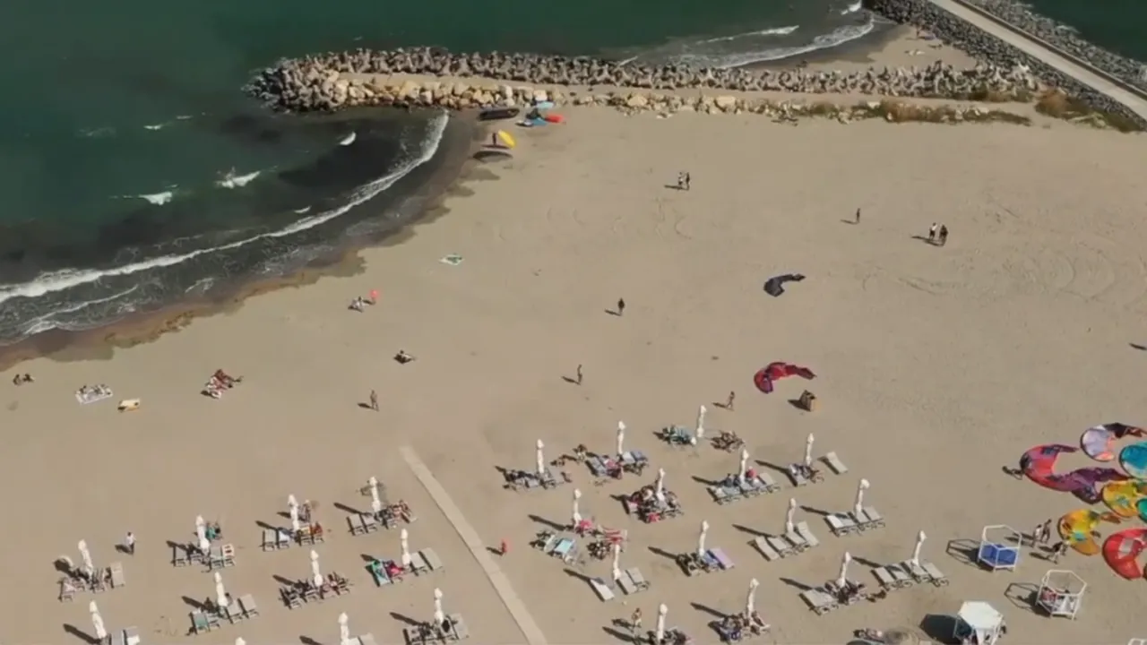 Litoralul este pregătit pentru turiști. Cât costă un SEJUR la mare, vara aceasta / „Avem prețuri foarte mici”