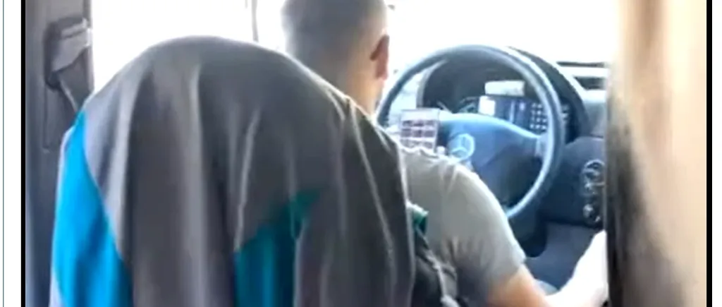 VIDEO | Șofer de microbuz cu călători, surprins butonând telefonul în timp ce conduce. REACȚIA IPJ Prahova