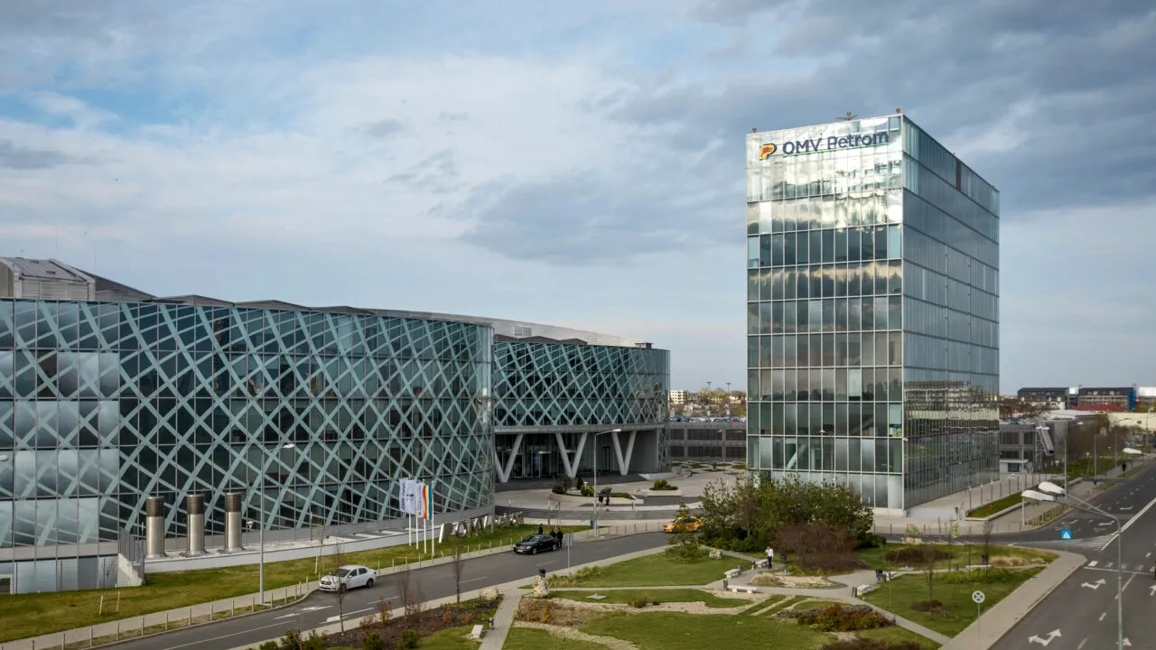 Profitul OMV Petrom a crescut de aproape trei ori în primele șase luni din 2024, deși PREȚURILE la gaze și energie au scăzut. Care au fost cauzele