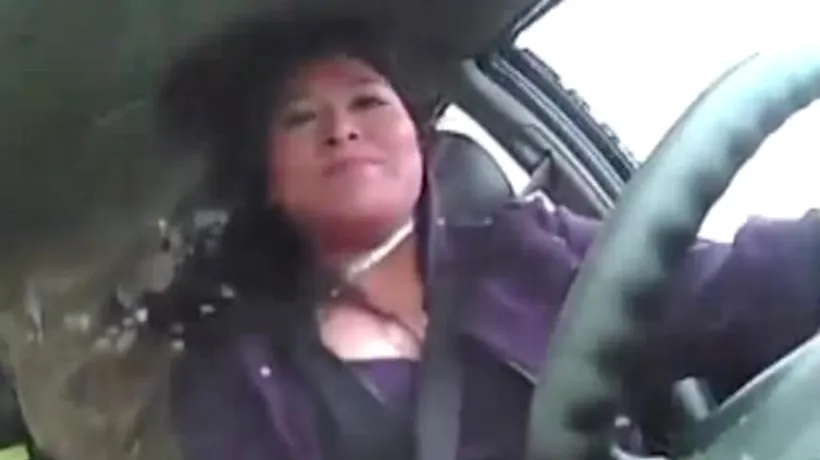 Reacția unei șoferițe implicate într-un accident rutier a ajuns viral pe internet. VIDEO