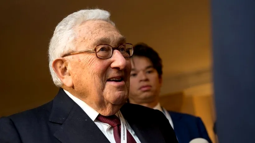 Mai mulți manifestanți au cerut, în Congresul american, ARESTAREA lui Henry Kissinger, pentru CRIME DE RĂZBOI