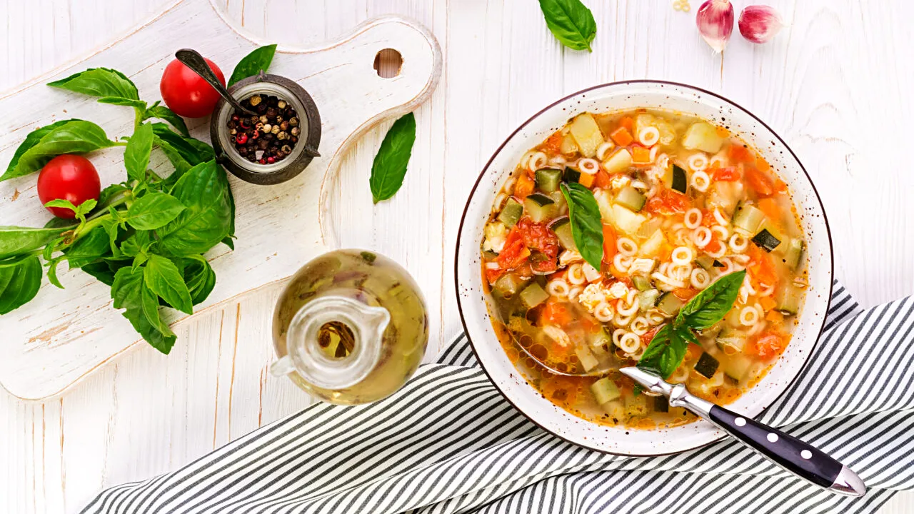 Supa consumată în fiecare zi de cea mai longevivă familie din lume. „Această supă uimitoare pe bază de plante este plină de vitamine și minerale”