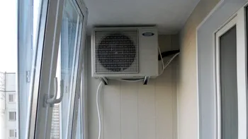 O femeie din Cluj, acuzată că i-a furat vecinei… balconul: „A schimbat yala și a instalat un aparat de aer condiționat”