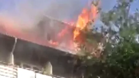 Arad: Bloc evacuat în urma unui incendiu, zeci de persoane au primit îngrijiri din cauza fumului