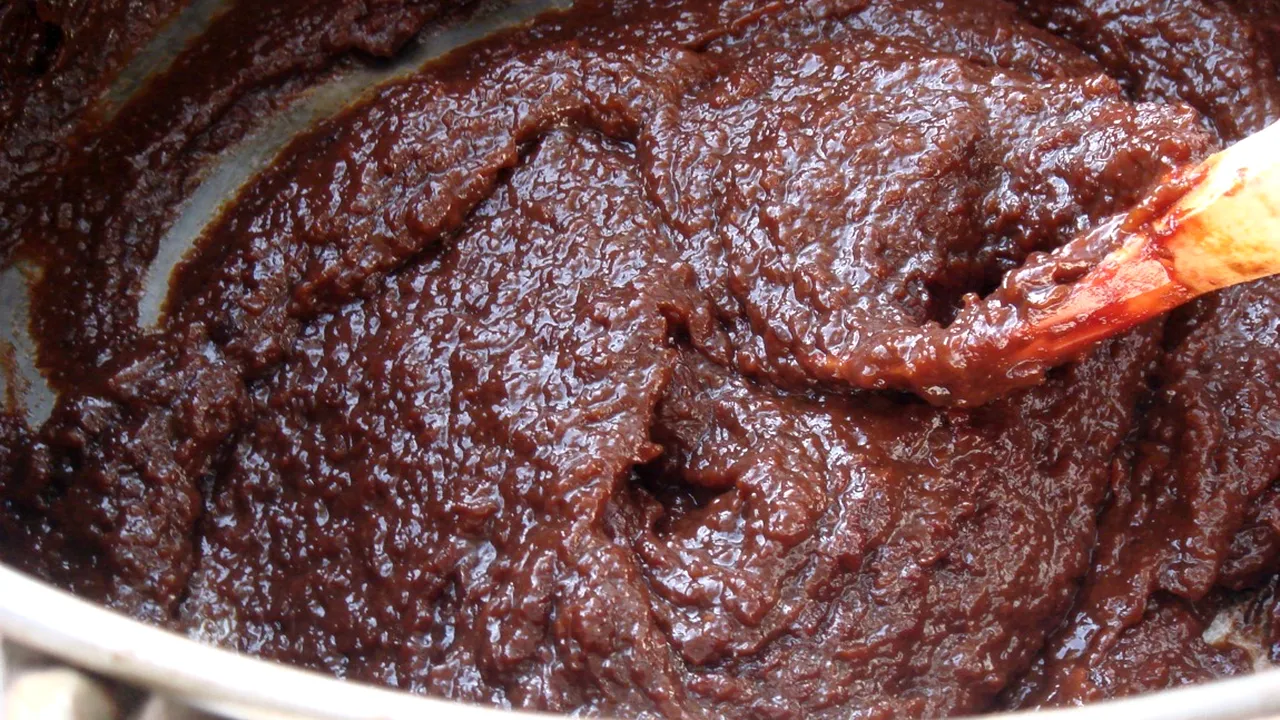 Singurul loc din România care a păstrat rețeta tradițională de silvoiță. Pentru compoziție nu se folosește deloc zahăr