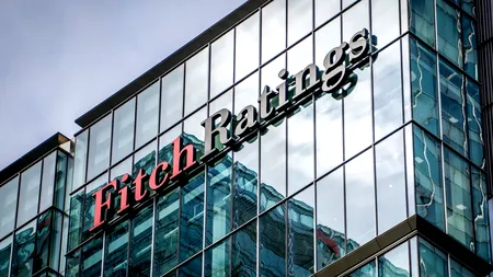 Fitch decide astăzi dacă va retrograda ratingul României la categoria junk