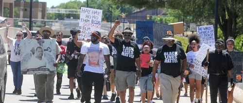 Proteste în <i class='ep-highlight'>SUA</i> după ce un bărbat de culoare a fost omorât de Poliție cu 60 de gloanțe. Imaginile teribile au apărut pe rețelele sociale