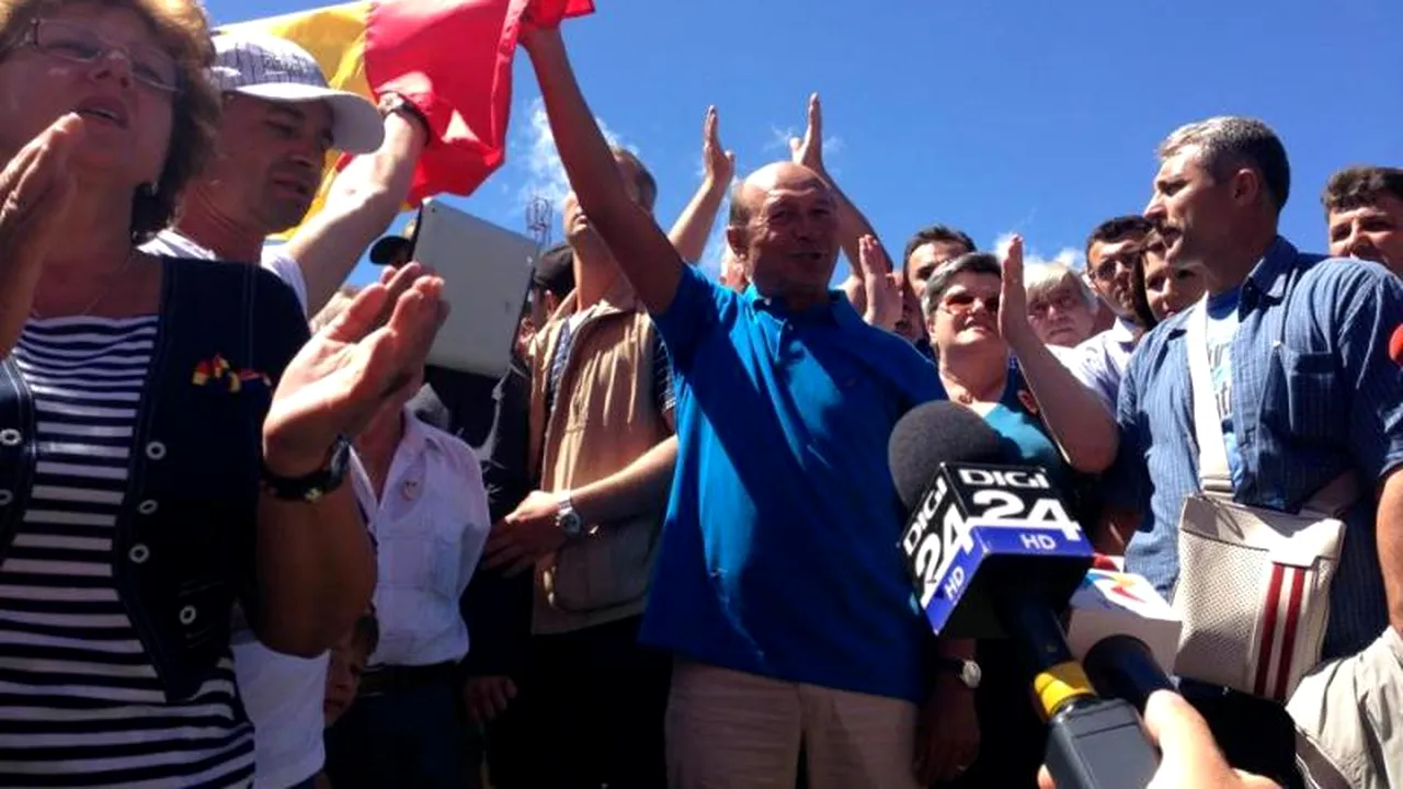 Băsescu a plecat de pe Muntele Găina după ce a cântat 