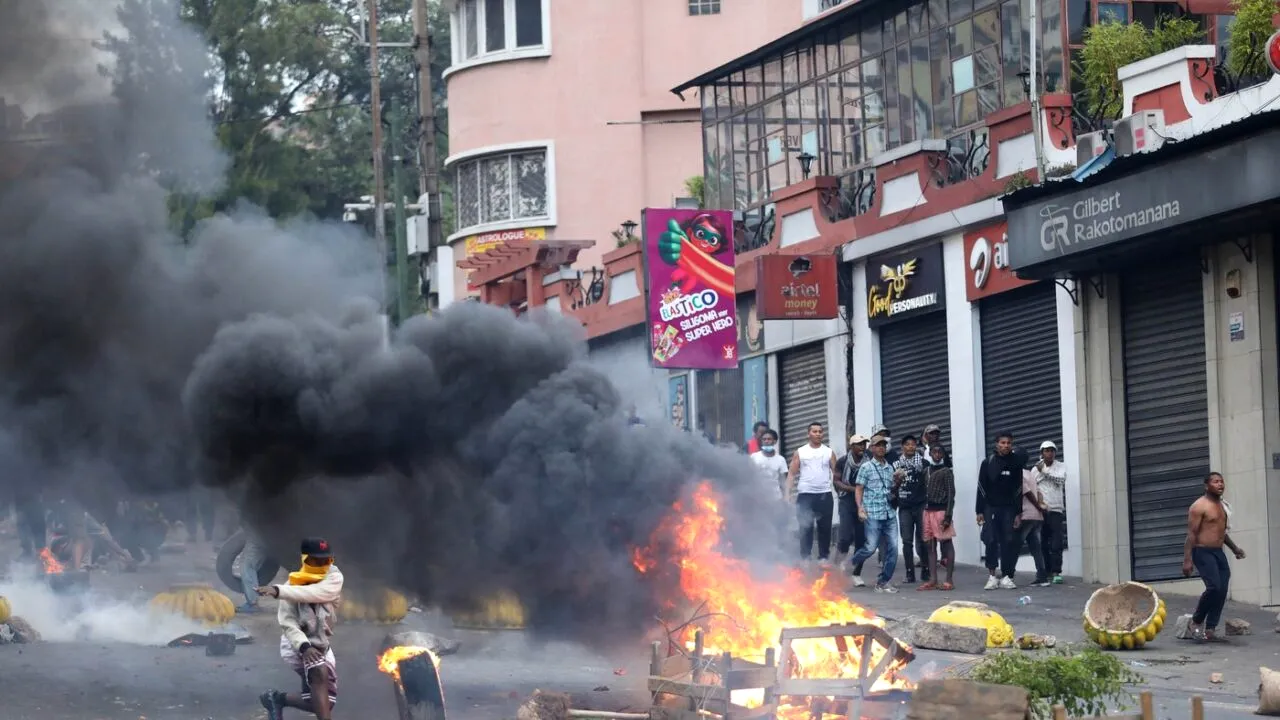 Avertisment MAE. EVITAȚI MADAGASCAR. Revolte în desfășurare