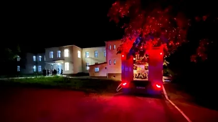 VIDEO | Două persoane au fost rănite după ce un pacient al Spitalului Aleșd, din județul Bihor, a provocat intenționat un incendiu