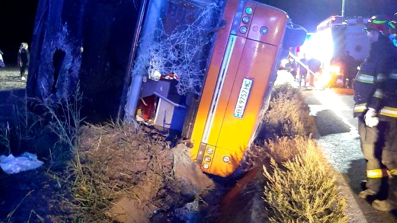 Autocar cu 82 de ucraineni, răsturnat la Hârșova. A fost activat Planul Roșu de intervenție - Galerie FOTO