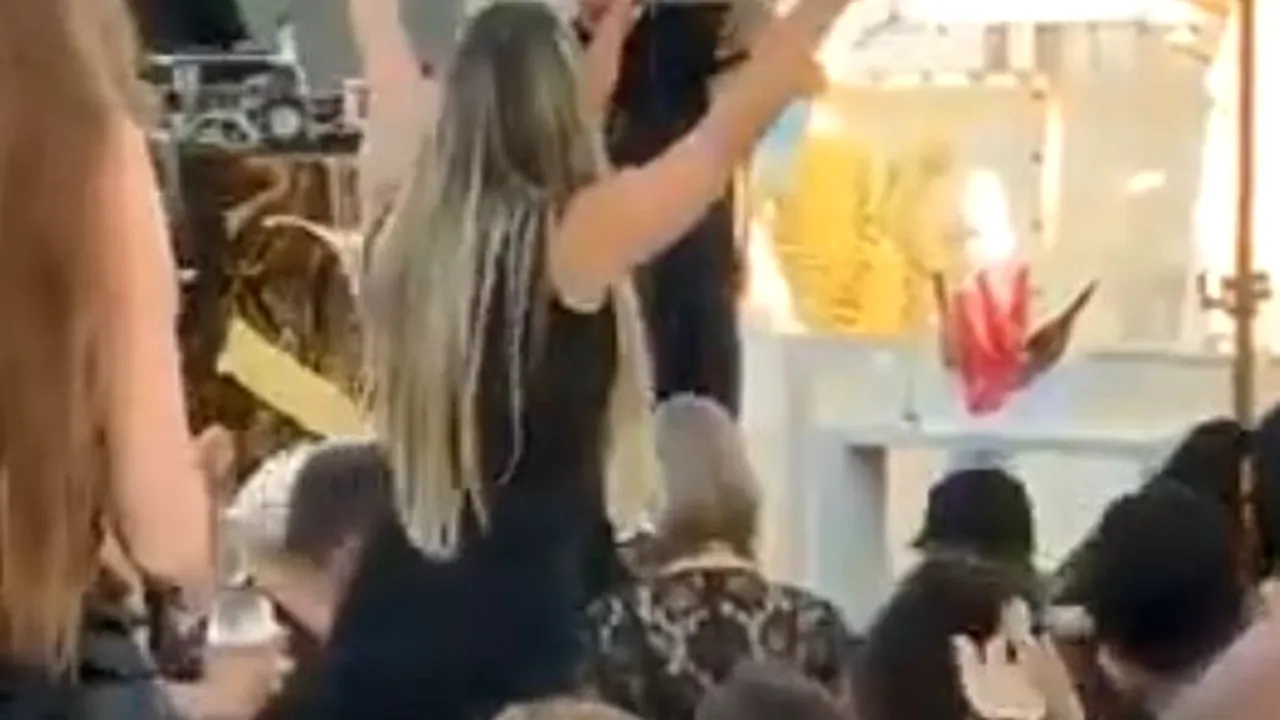 Club de fițe din Mamaia, amendat după un concert cu 500 de persoane. Petrecăreții au transmis LIVE pe Facebook (VIDEO)