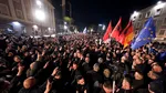 Proteste violente în capitala Albaniei, cu cocktailuri Molotov, artificii și gaze lacrimogene. Mii de cetățeni au cerut demisia premierului Edi Rama