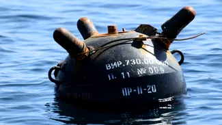 UPDATE | O mină marină a fost descoperită pe plaja Midia din Constanța. Scafandrii au neutralizat-o