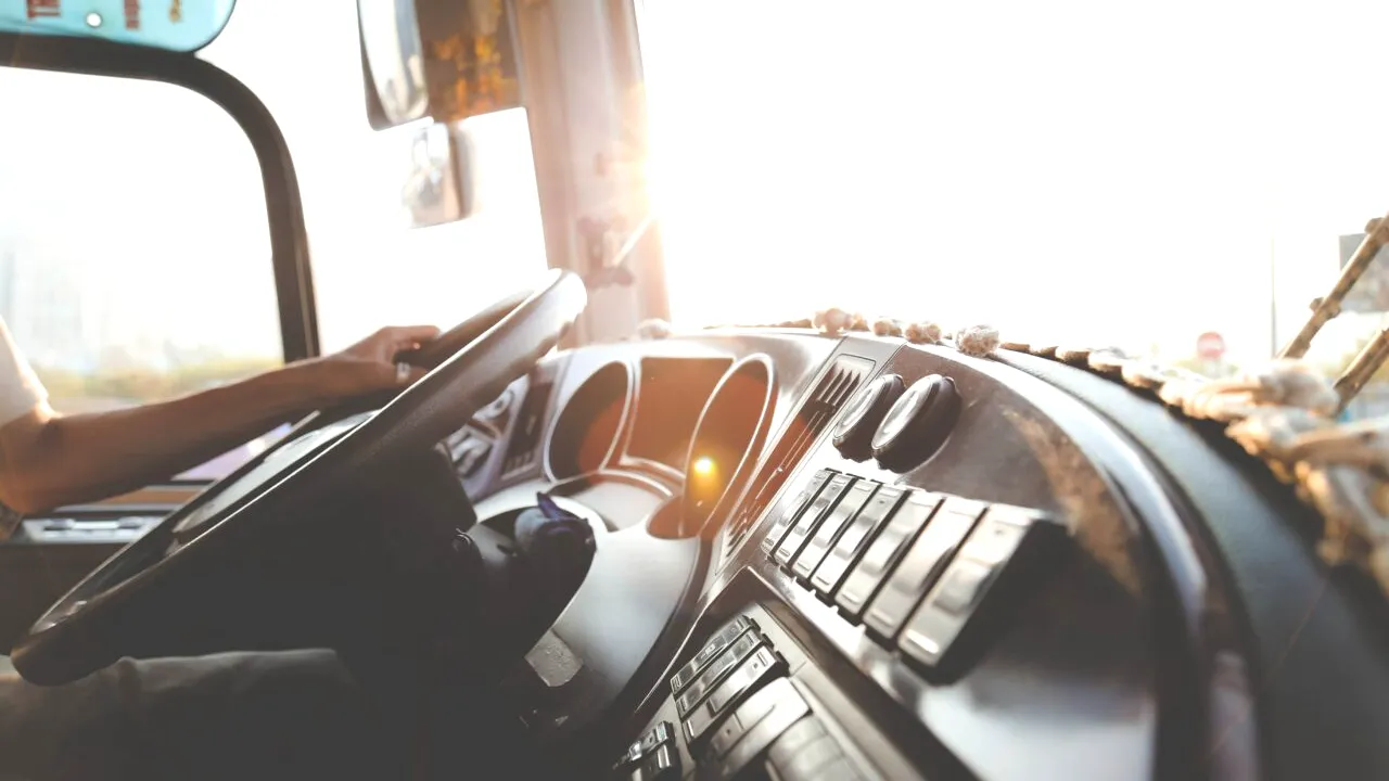 Ce salariu are un șofer de TIR în 2023. Cât se poate câștiga pe lună cu acest job