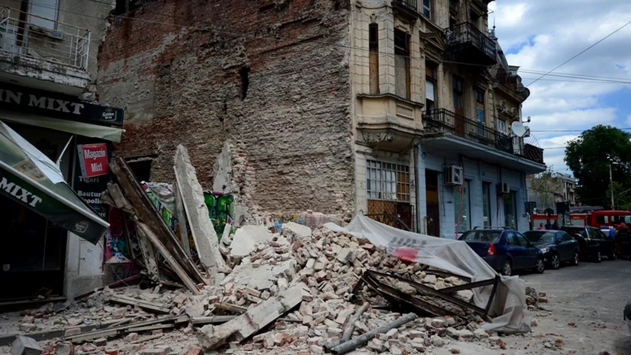 FOTO. O clădire din Centrul Istoric al Capitalei s-a prăbușit