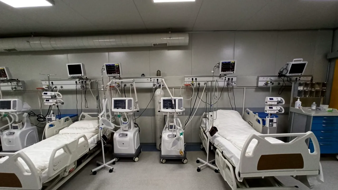 România are 129 de bolnavi COVID în stare gravă în plus față de capacitatea spitalelor. Lista locurilor suplimentare la ATI