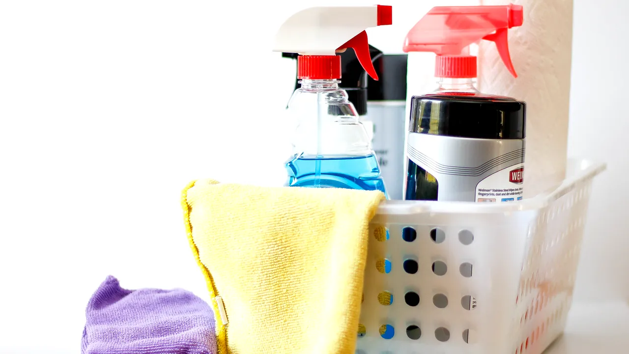 Cât de periculoase sunt produsele de curățenie. Ce afecțiune gravă pot dezvolta cei care le folosesc frecvent