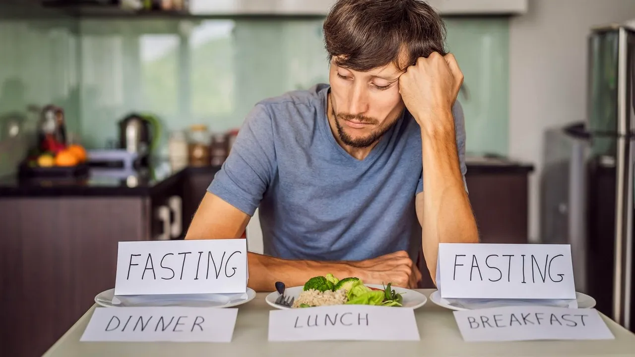 Un reputat medic român atrage atenția asupra „POSTULUI cu apă”. Ce riscă cei care urmează o astfel de cură de slăbire