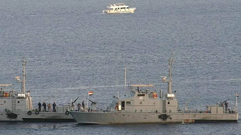 Opt militari au fost dați dispăruți în urma unui atac asupra unei nave a Marinei egiptene