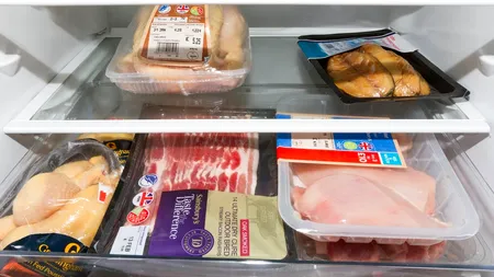 Cât rezistă carnea de pui în FRIGIDER, crudă sau gătită, dar mai ales cum trebuie depozitată