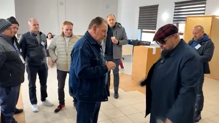 În satul Milcovățu, din Giurgiu, sunt ACUZAȚII că au intrat și câte 2 persoane în cabina de vot / Cristian Popescu Piedone a sunat la 112