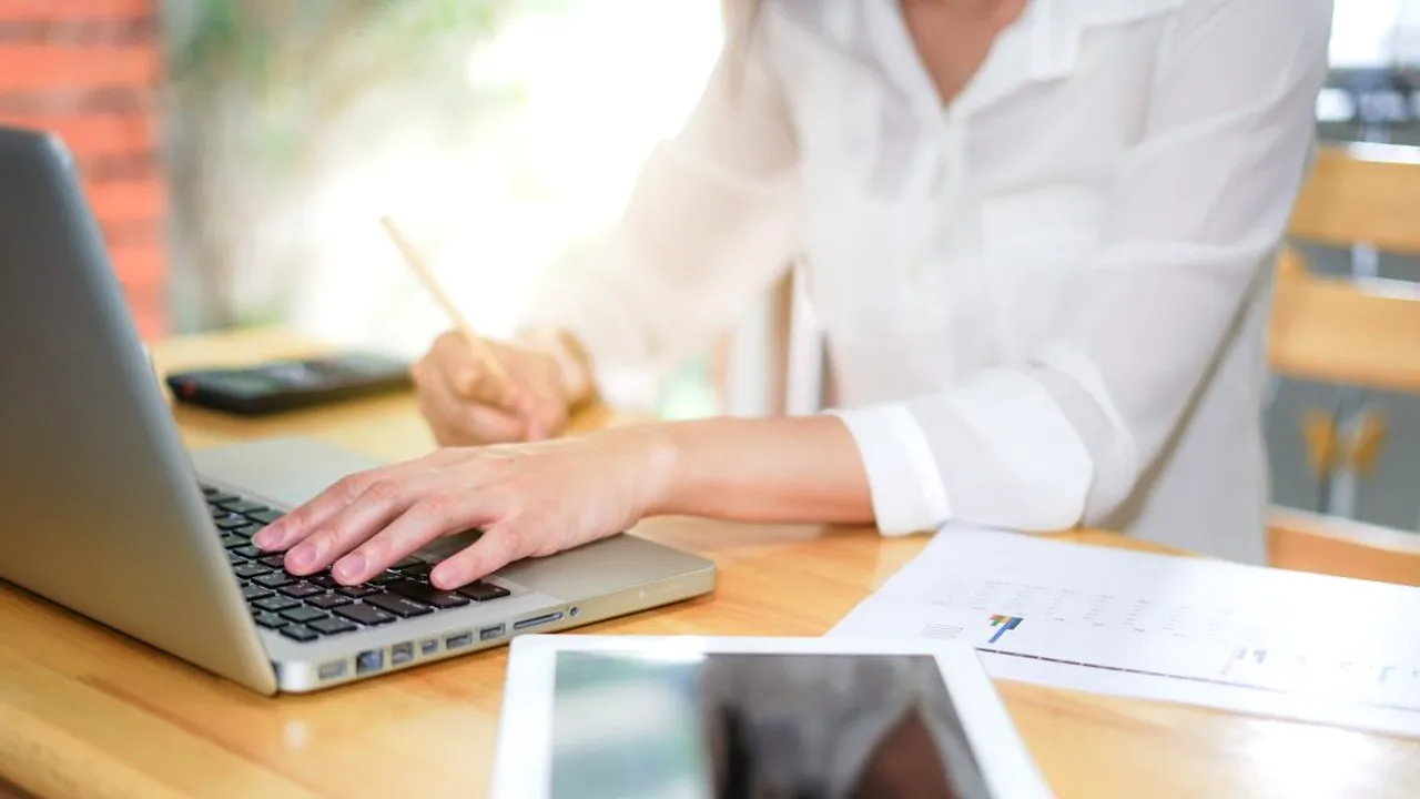 Barometrul HR. Fluctuația de personal în companiile din România a scăzut semnificativ în 2020. Care sunt strategiile angajatorilor privind telemunca