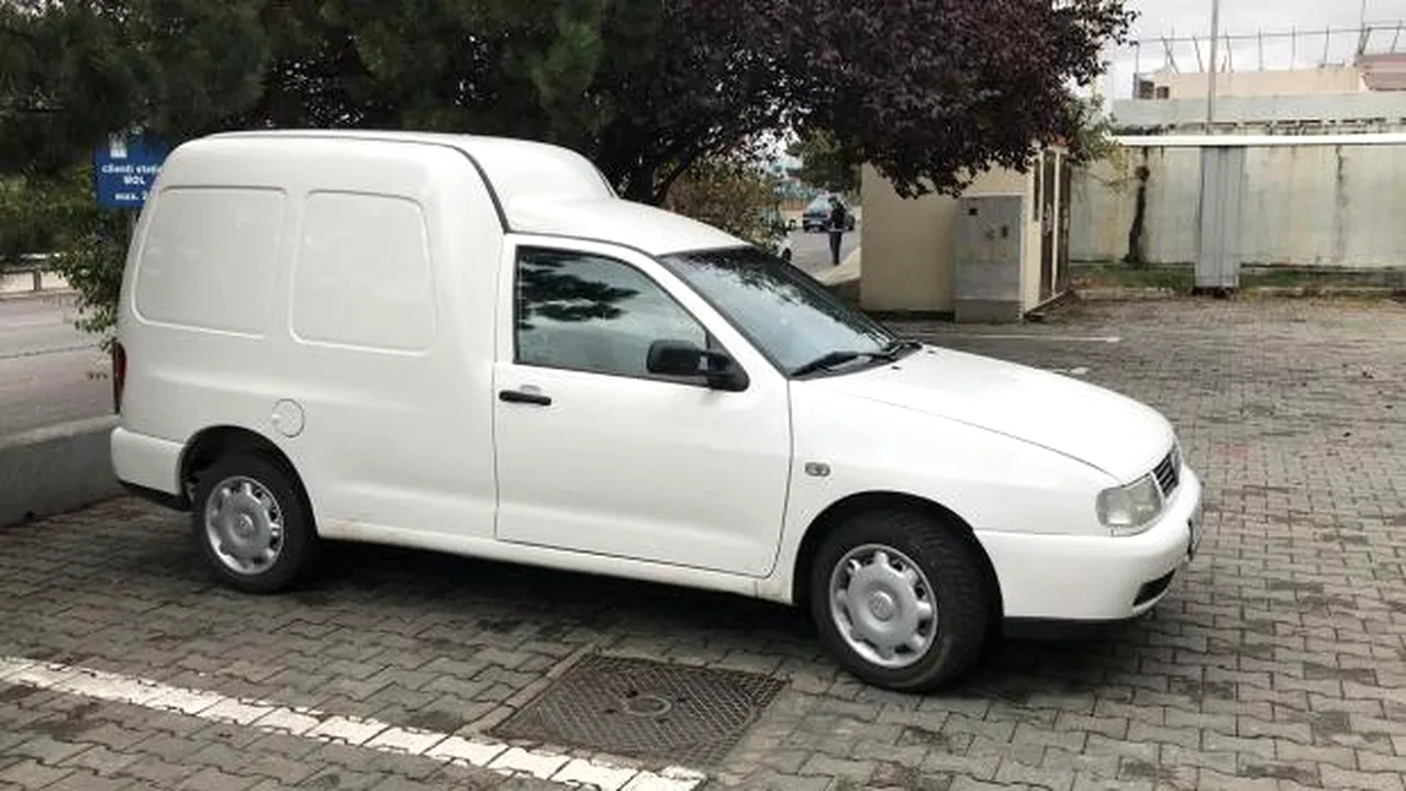 Păcălit de samsari! Un tânăr a cumpărat o mașină cu 700.000 de kilometri dați înapoi