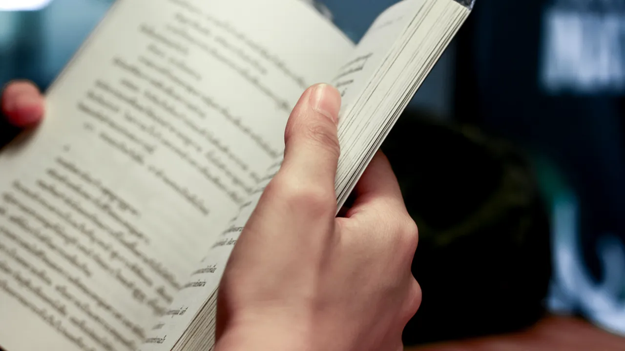 Statistică îngrijorătoare pentru România! Aproape jumătate dintre tineri spun că nu au citit niciodată o carte