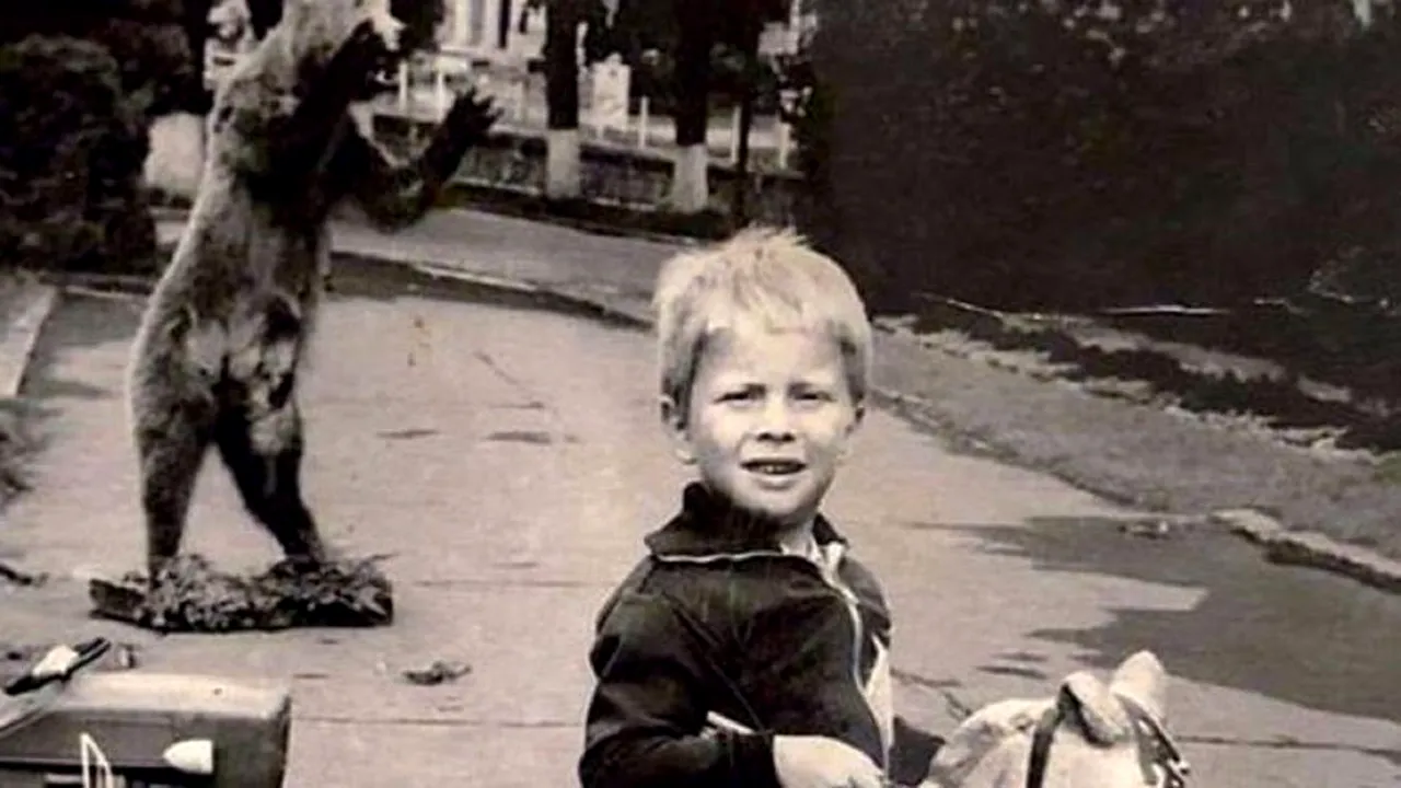 Îl recunoști? A fost SĂRAC în copilărie, dar acum este unul dintre oamenii de televiziune de succes din România