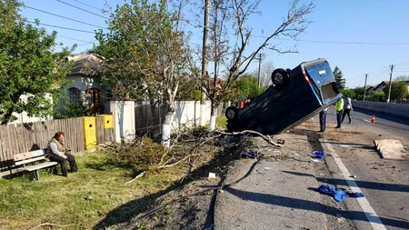 ACCIDENT GRAV. Un mort și doi răniți, după ce o mașină s-a răsturnat pe DN1